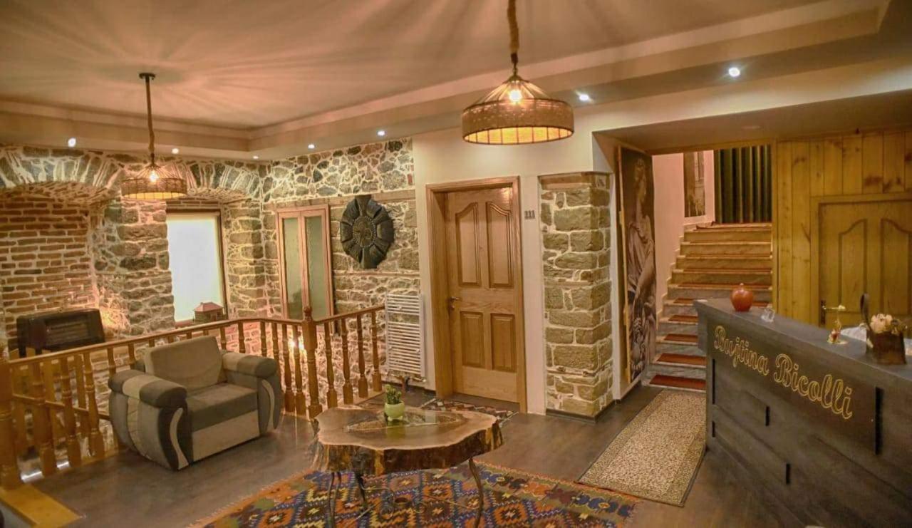 Hotel Bujtina Bicolli Korça Kültér fotó